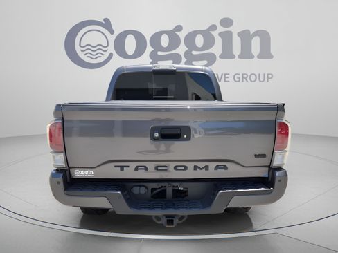 Used 2021 Toyota Tacoma TRD Off-Road w/ TRD Premium Off Road Package AWD/4WD image 4