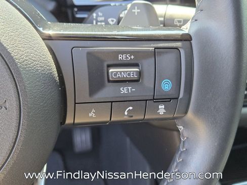 Used 2025 Nissan Pathfinder SL image 25