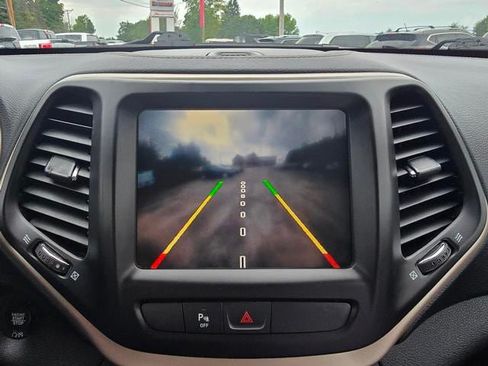 Used 2018 Jeep Cherokee Limited w/ Trailer Tow Group AWD/4WD image 25