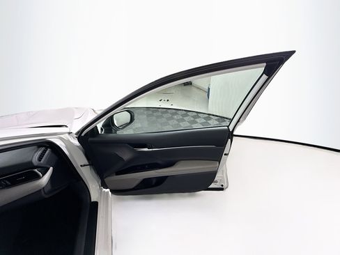 Used 2020 Toyota Camry LE image 31