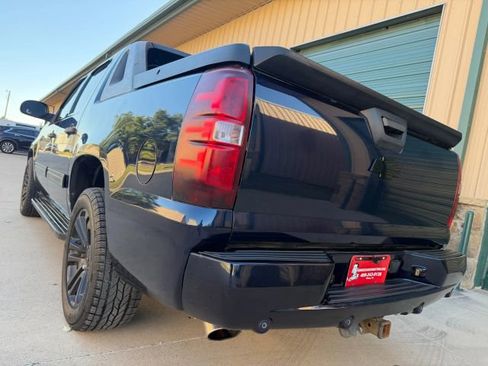 Used 2010 Chevrolet Avalanche LT w/ Regional Value Package image 10