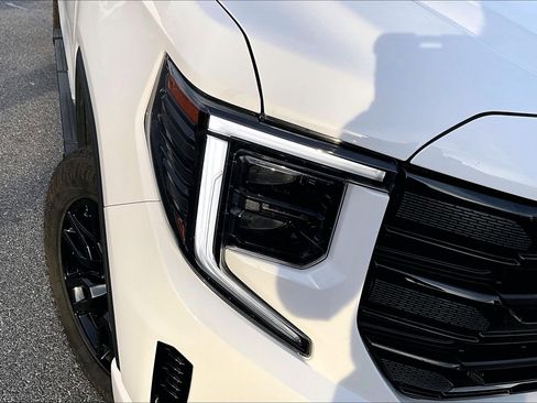 Used 2022 GMC Sierra 1500 Elevation image 32