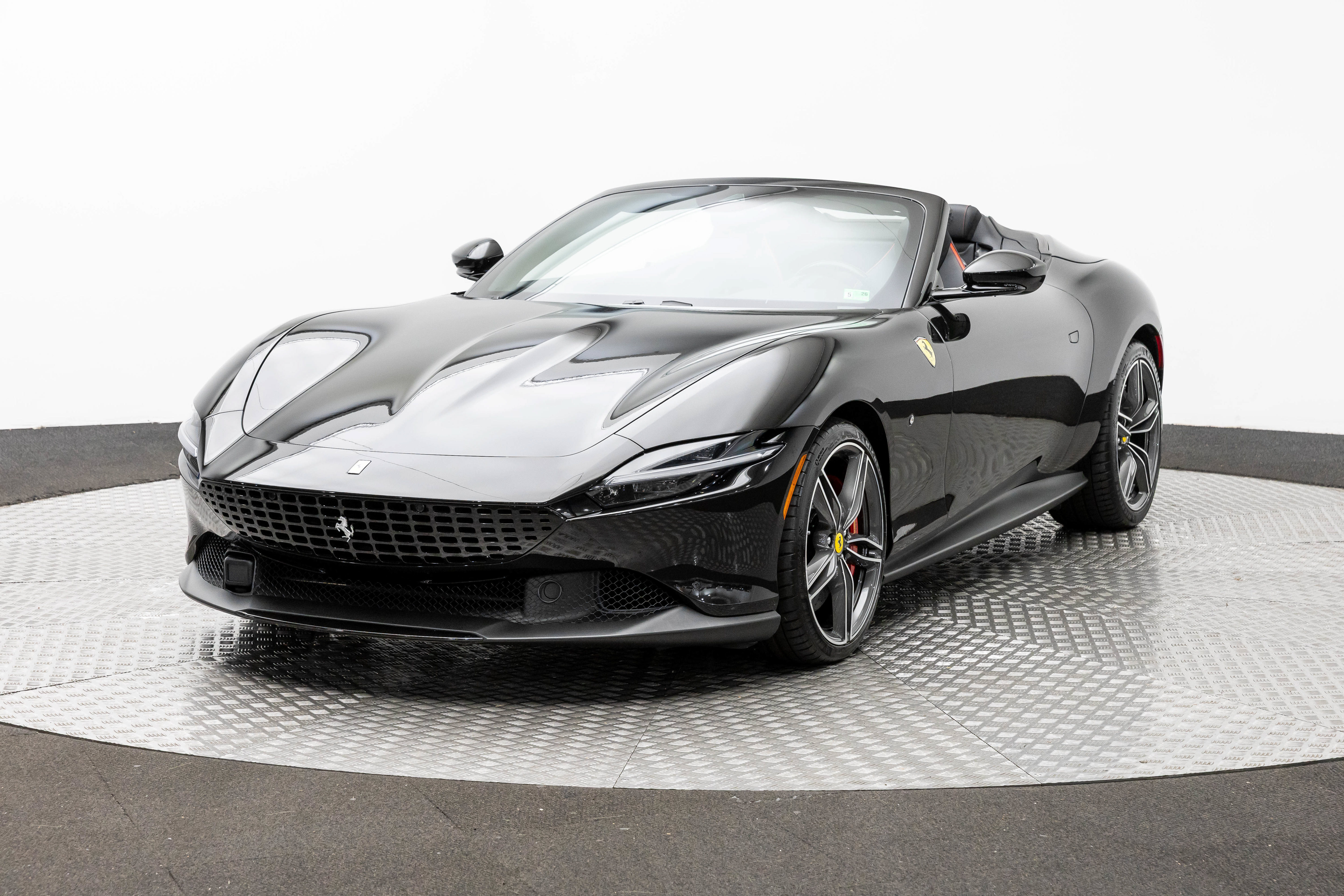 Certified 2025 Ferrari Roma Spider RWD image 1