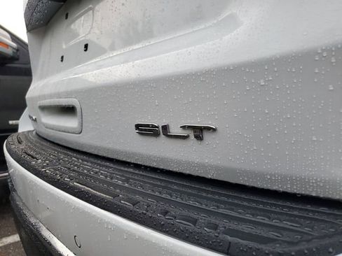 Used 2024 GMC Yukon XL SLT w/ SLT Luxury Package image 8