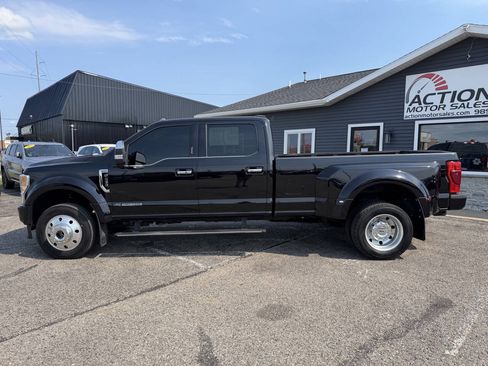Used 2022 Ford F450 Platinum w/ FX4 Off-Road Package AWD/4WD image 2