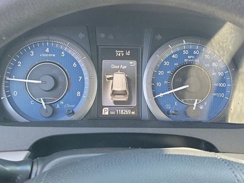 Used 2018 Toyota Sienna LE image 32