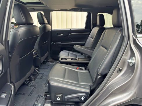 Used 2017 Toyota Highlander Limited FWD image 40