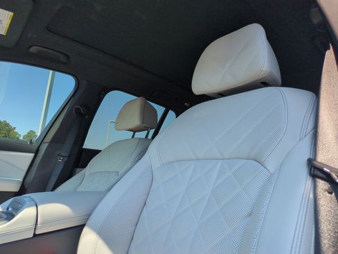Used 2024 BMW X5 sDrive40i w/ M Sport Package RWD image 14
