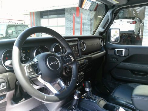 Used 2022 Jeep Wrangler Sahara image 18