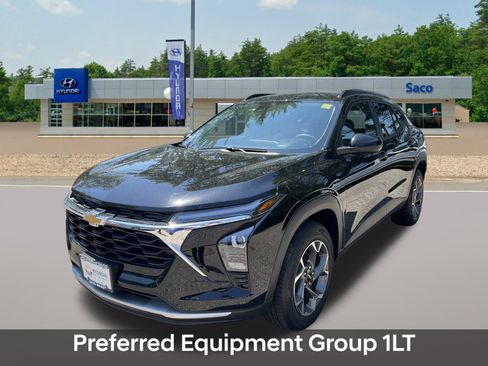 Used 2024 Chevrolet Trax LT w/ Driver Confidence Package image 2