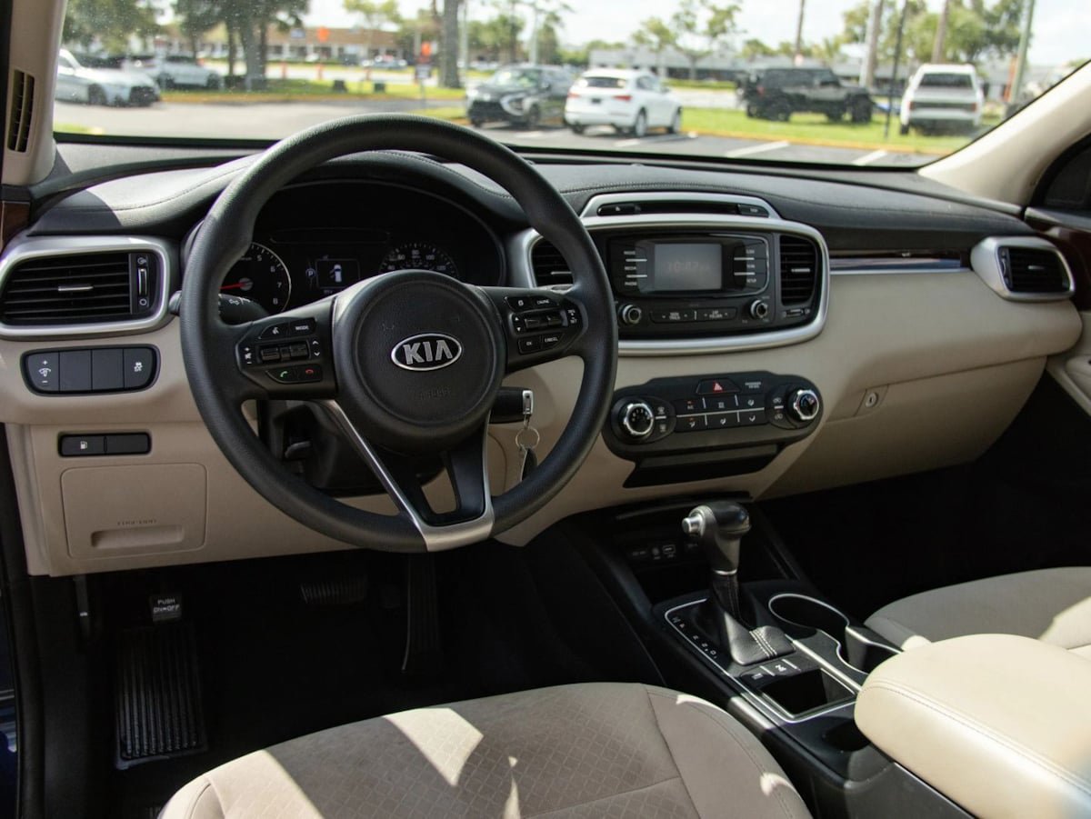 Used 2017 Kia Sorento AWD image 15