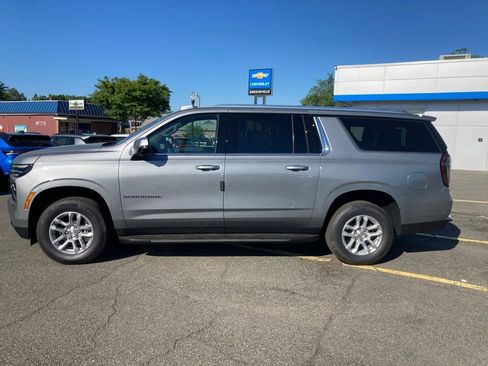 New 2026 Chevrolet Suburban LT w/ Comfort Package AWD/4WD image 23