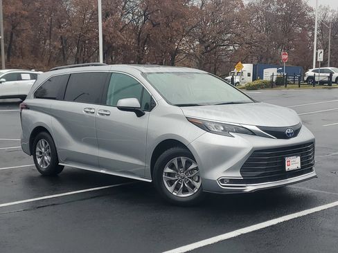 Certified 2024 Toyota Sienna XLE image 2