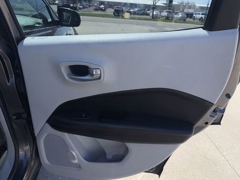 Used 2018 Jeep Compass Limited w/ Navigation Group image 19