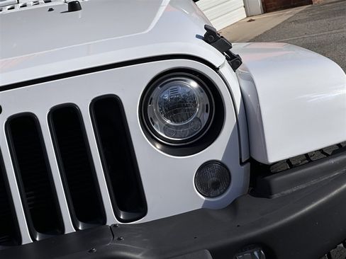 Used 2017 Jeep Wrangler Unlimited Sahara image 11
