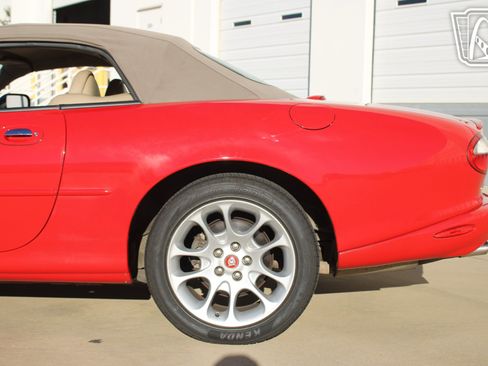 Used 2000 Jaguar XK8 Convertible image 38