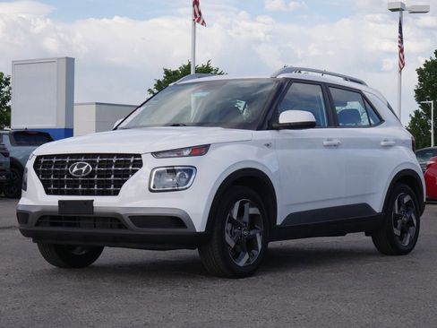 Used 2025 Hyundai Venue SEL FWD image 6