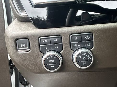 Used 2025 GMC Sierra 1500 SLT w/ SLT Premium Plus Package AWD/4WD image 29