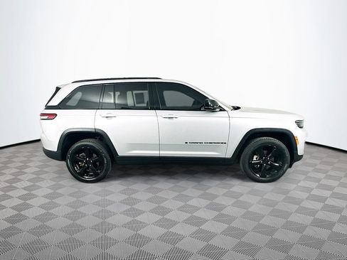 Certified 2024 Jeep Grand Cherokee Limited w/ Black Appearance Package AWD/4WD image 14