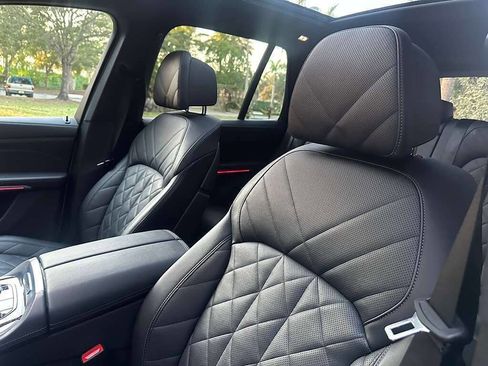 Used 2024 BMW X5 xDrive50e image 11