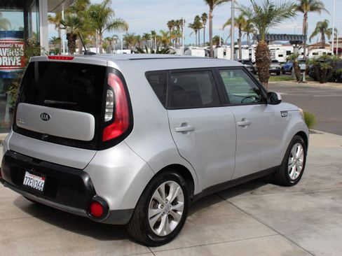 Used 2016 Kia Soul + image 9
