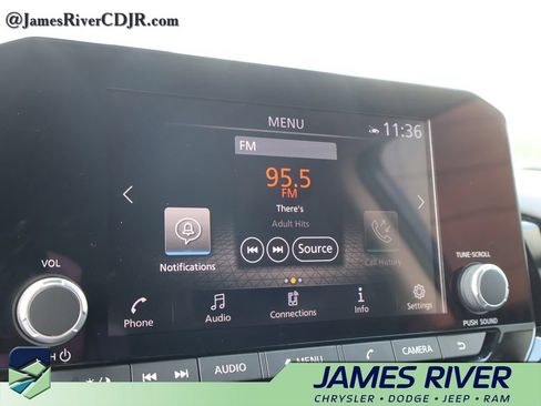 Used 2025 Nissan Pathfinder SV FWD image 36