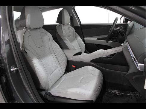 Certified 2024 Hyundai Elantra Limited FWD image 18