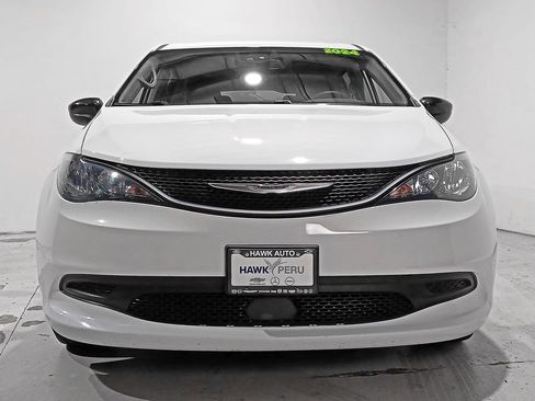Used 2024 Chrysler Voyager LX FWD image 2