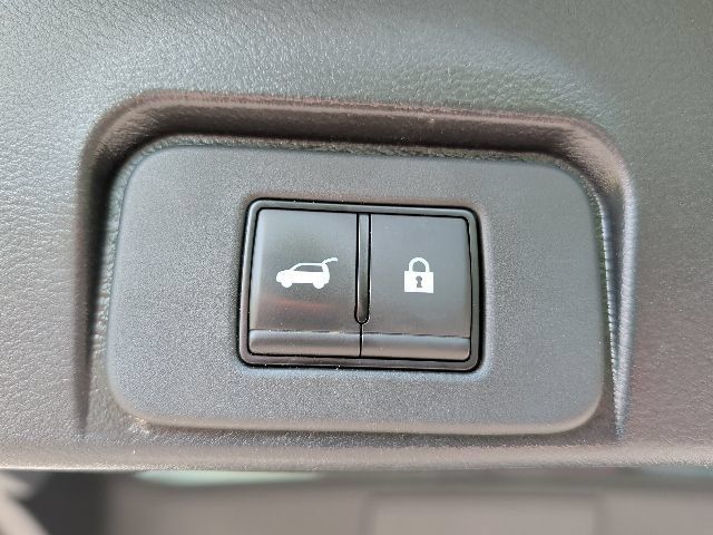Certified 2023 Nissan Rogue SV w/ SV Premium B Package AWD/4WD image 6