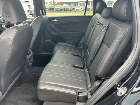 Certified 2022 Volkswagen Tiguan SE R-Line image 24