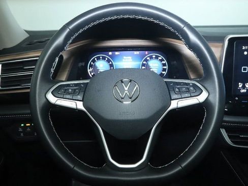 Used 2024 Volkswagen Atlas SE AWD/4WD image 21