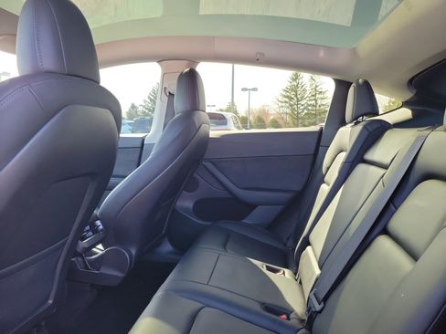 Used 2022 Tesla Model Y Performance image 11