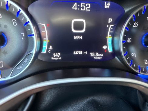 Used 2024 Chrysler Pacifica Touring-L FWD image 16