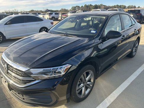 Used 2024 Volkswagen Jetta SE image 14