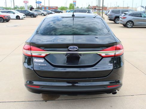 Used 2017 Ford Fusion SE FWD image 13