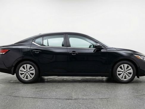 Used 2025 Nissan Sentra S image 11