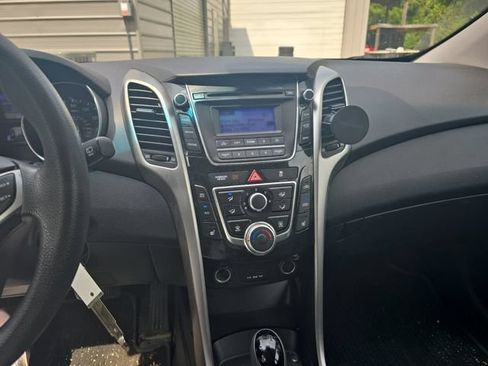 Used 2013 Hyundai Elantra GT FWD image 16