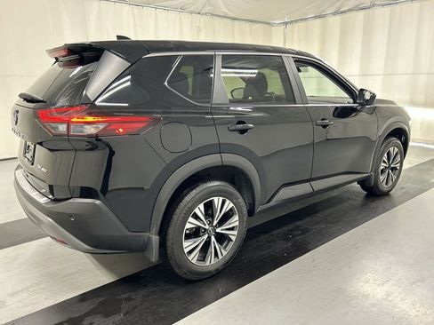 Used 2023 Nissan Rogue SV image 2
