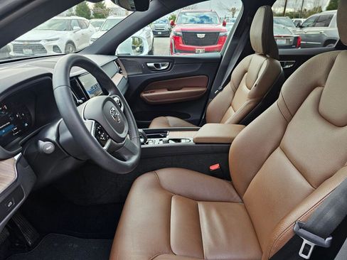Used 2023 Volvo XC60 B5 Plus w/ Climate Package image 24