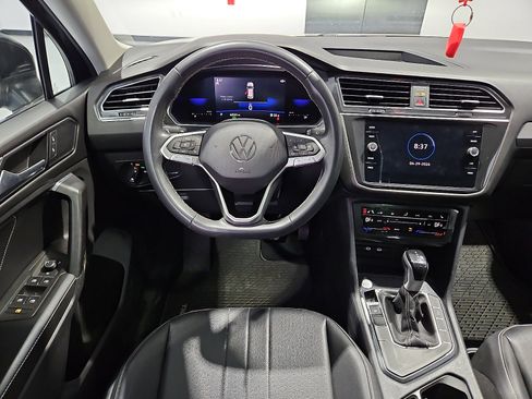 Certified 2023 Volkswagen Tiguan SE w/ Panoramic Sunroof Package FWD image 8