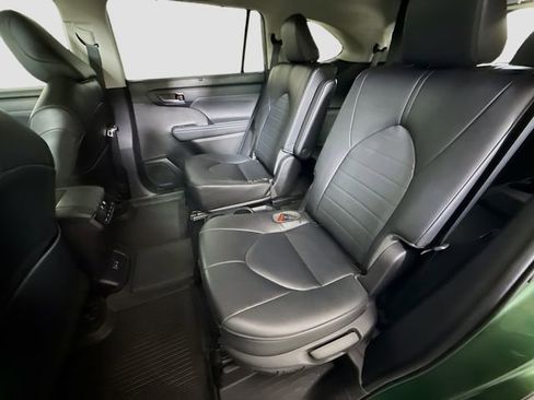 Used 2023 Toyota Highlander XLE AWD/4WD image 24