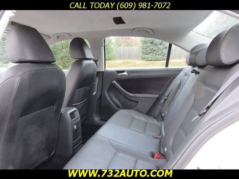 Used 2011 Volkswagen Jetta SE image 9
