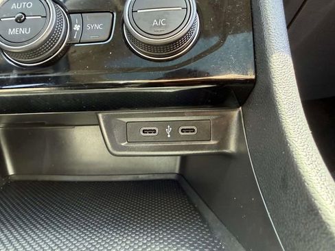 Used 2023 Volkswagen Jetta SE w/ Panoramic Sunroof Package FWD image 36