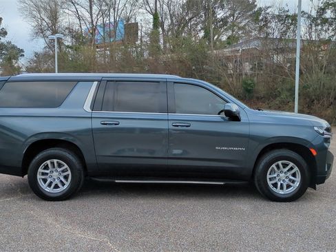 Used 2021 Chevrolet Suburban LT image 4