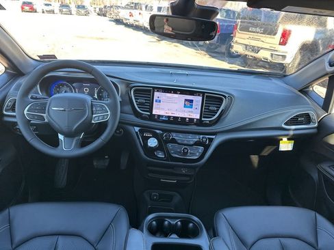 New 2026 Chrysler Pacifica Select AWD/4WD image 14