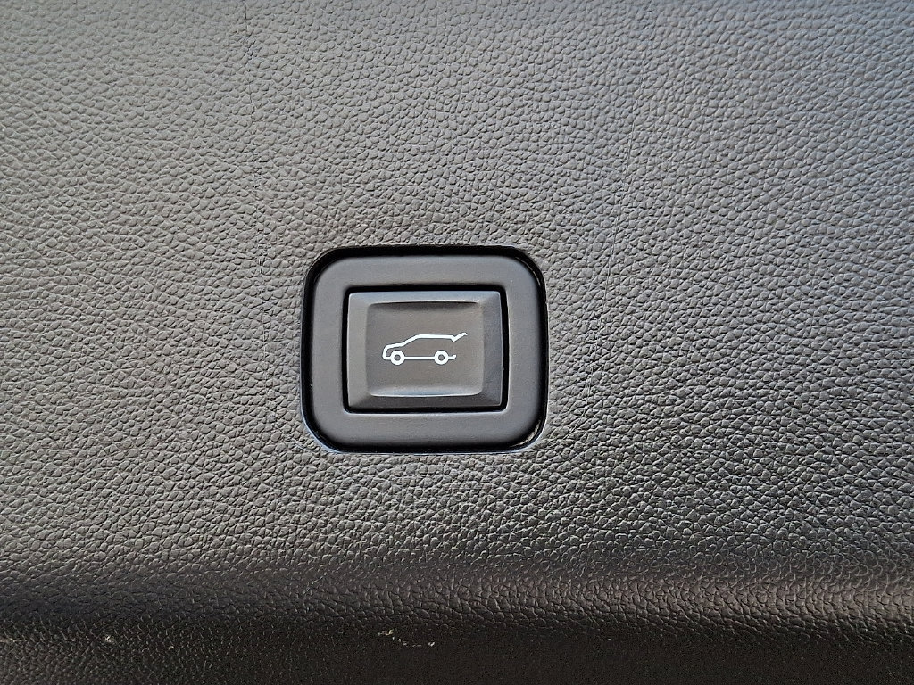 Used 2023 Chevrolet Traverse RS AWD/4WD image 31
