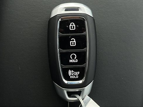 Used 2025 Hyundai Venue Limited FWD image 24