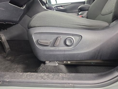 Used 2022 Toyota RAV4 XLE FWD image 13