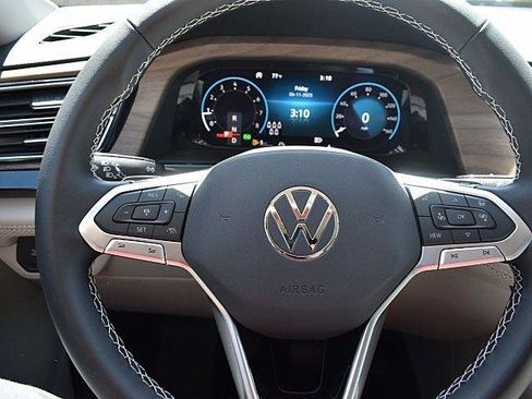 New 2025 Volkswagen Atlas SE image 11