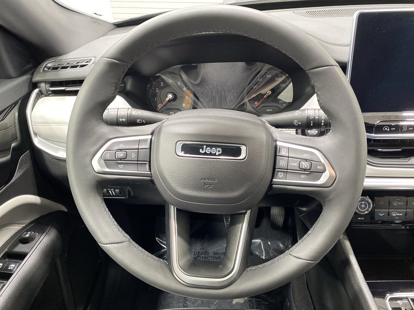 Used 2025 Jeep Compass Limited AWD/4WD image 14